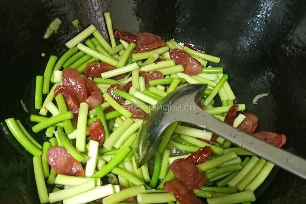 腊肠炒蒜苔的做法图解7