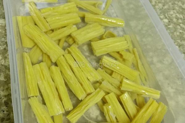 凉拌腐竹的做法图解1
