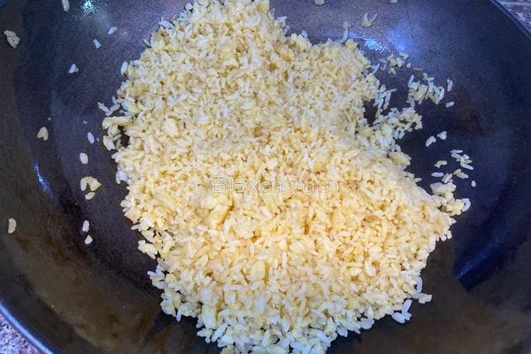 黄金炒饭（绝不粘锅粒粒分明）--零失败的做法图解8