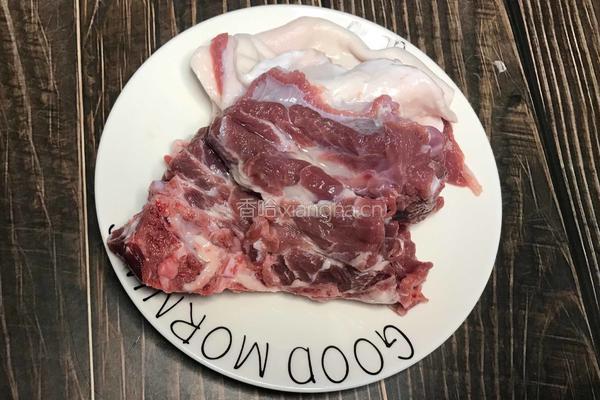 孜然羊肉的做法图解1