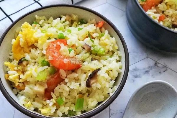 比扬州炒饭还好吃的虾仁西芹蛋炒饭的做法图解8