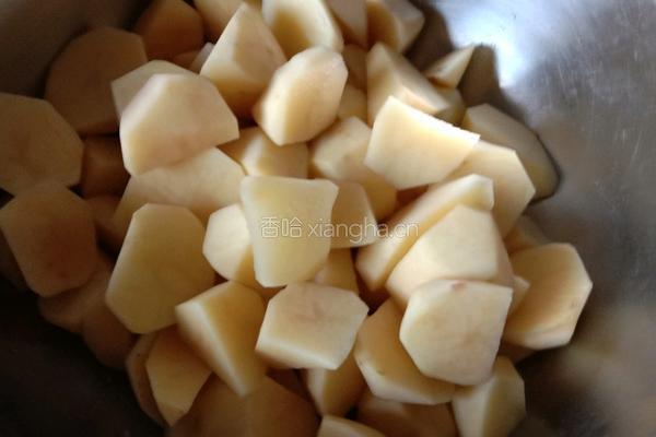 土豆炖肉的做法图解1