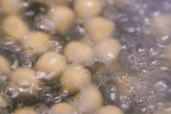 奶茶控看过来！家庭版焦糖奶茶，学会再不买着喝~的做法图解5