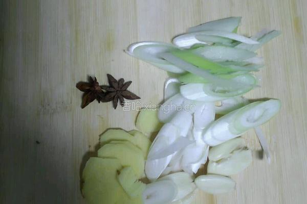 黄鱼焖豆腐的做法图解1