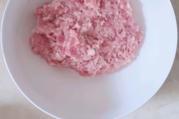 猪肉酸菜馅饺子的做法图解5
