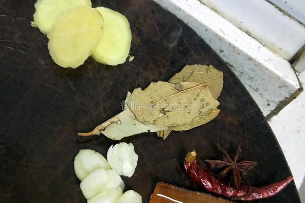 土豆焖鸡的做法图解2