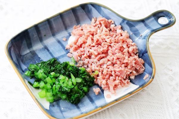 培根青菜烤饭团的做法图解2