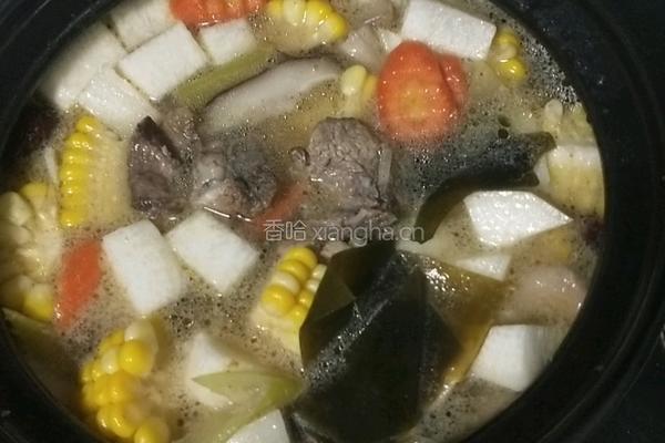 玉米海带萝卜香菇排骨汤的做法图解5