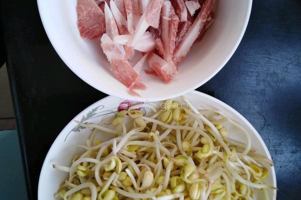 肉炒黄豆芽的做法图解1