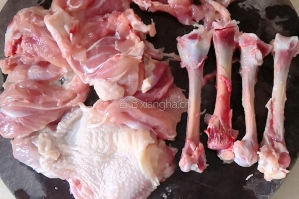 辣椒炒鸡腿肉的做法图解2