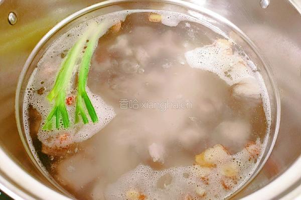 番茄玉米排骨汤的做法图解6