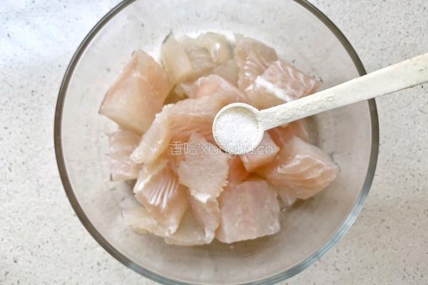 金针菇蒸巴沙鱼的做法图解2