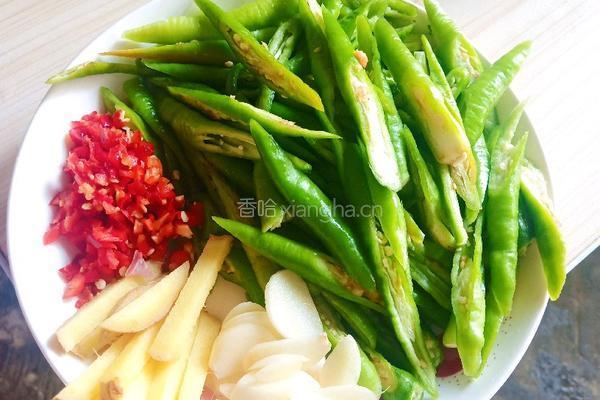 香菇炒鸡肉的做法图解3