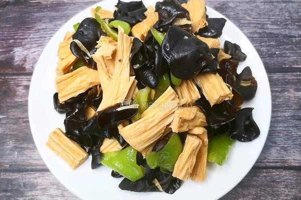 辣味木耳炒腐竹的做法图解7