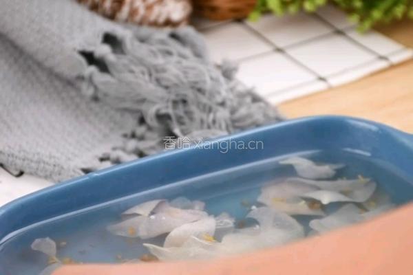  解暑圣品清凉玫瑰冰粉4步就能轻松搞定的做法图解3