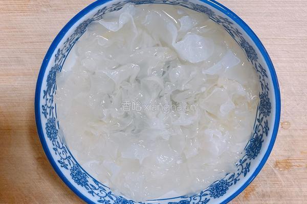 南瓜银耳汤的做法图解1