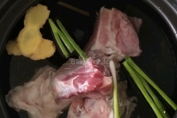 大骨汤的做法图解2