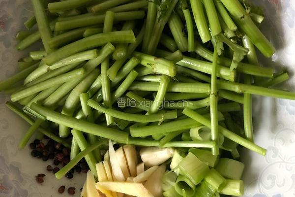 清炒茼蒿的做法图解1