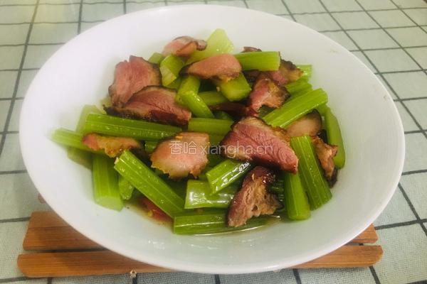 芹菜炒腊肉的做法图解8