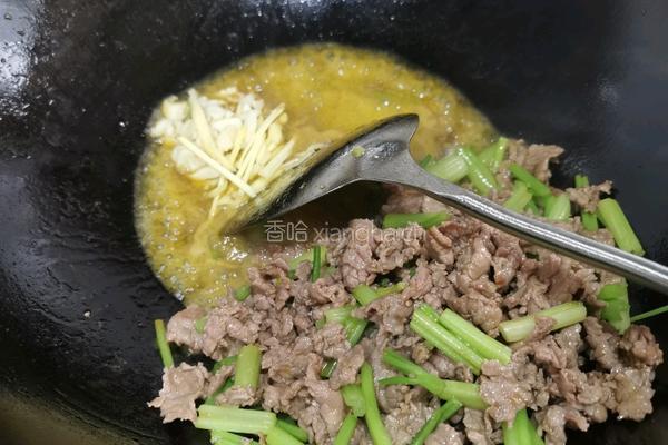 牛肉炒芹菜的做法图解6