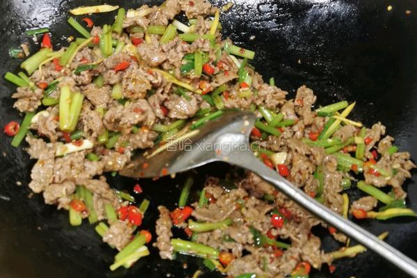 牛肉炒芹菜的做法图解8