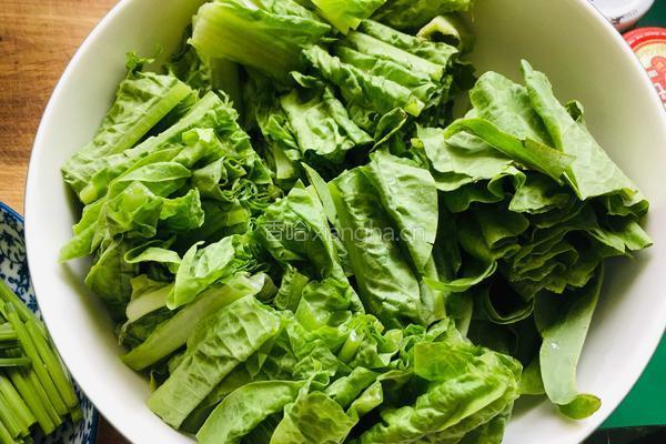 海米咸蛋笋叶汤的做法图解2