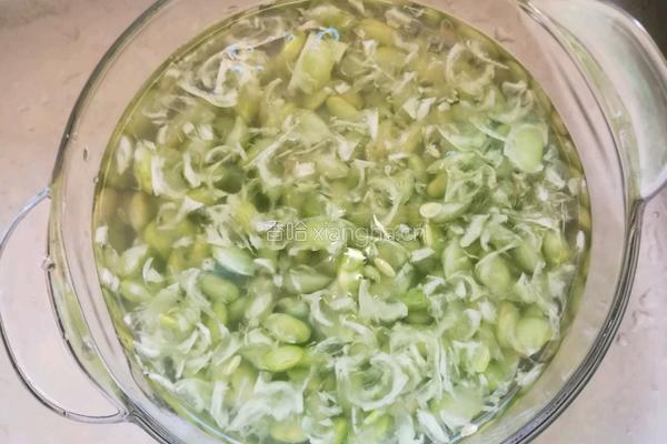 毛豆炒肉的做法图解2