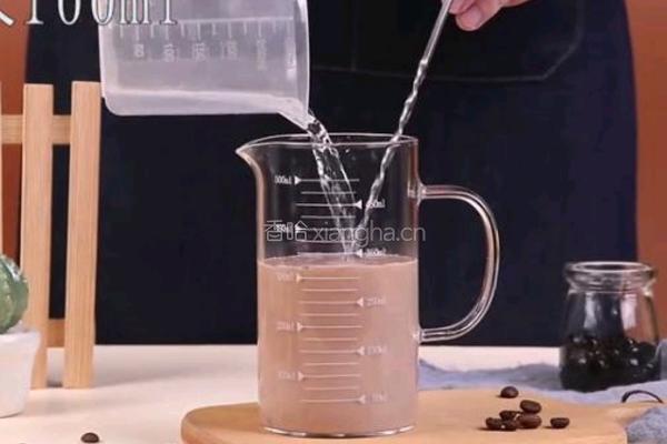 雪顶可可奶茶的做法图解4