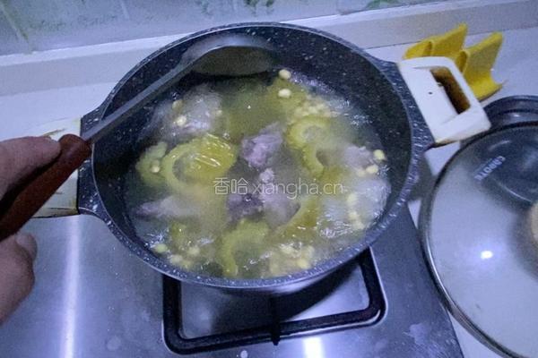 苦瓜黄豆排骨煲的做法图解6