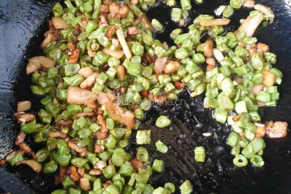 豆角肉丝手擀面的做法图解3