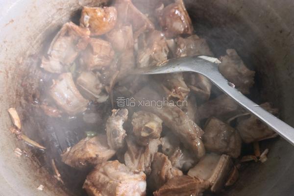 蘑菇土豆炖排骨的做法图解8
