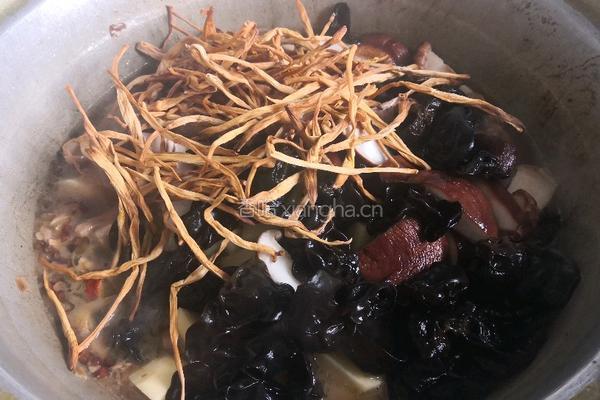 蘑菇土豆炖排骨的做法图解11
