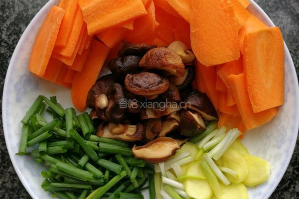黄焖鸡的做法图解1