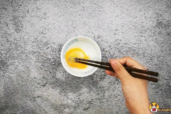 三色贝柱炒饭的做法图解3