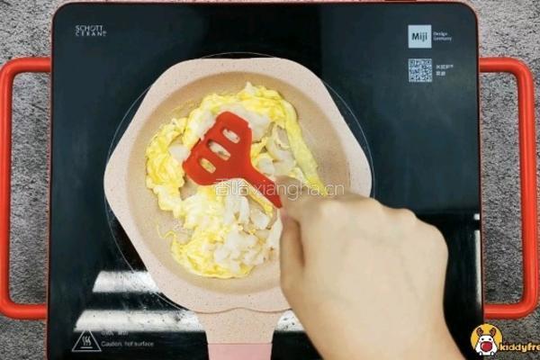 三色贝柱炒饭的做法图解5