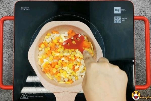 三色贝柱炒饭的做法图解7