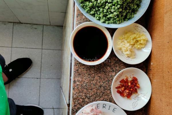 肉沫豆角的做法图解1