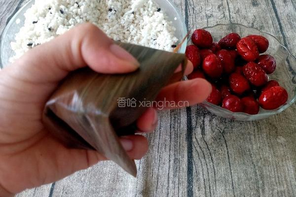 端午必吃的黑米红枣粽的做法图解8