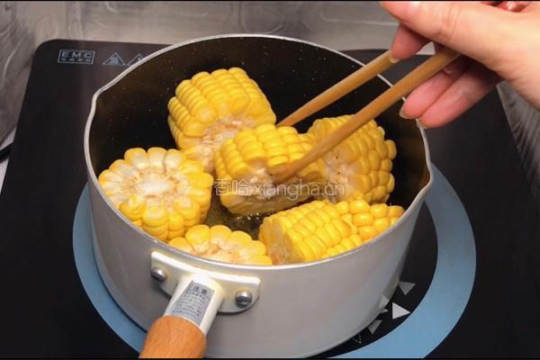奶香黄油玉米的做法图解5