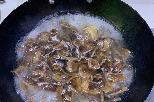 干锅茶树菇的做法图解1