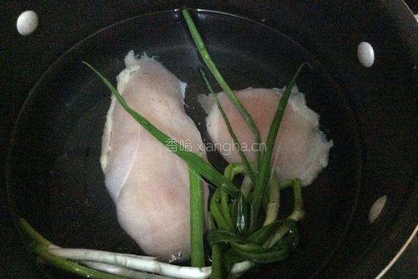 减脂凉拌鸡胸肉丝的做法图解2