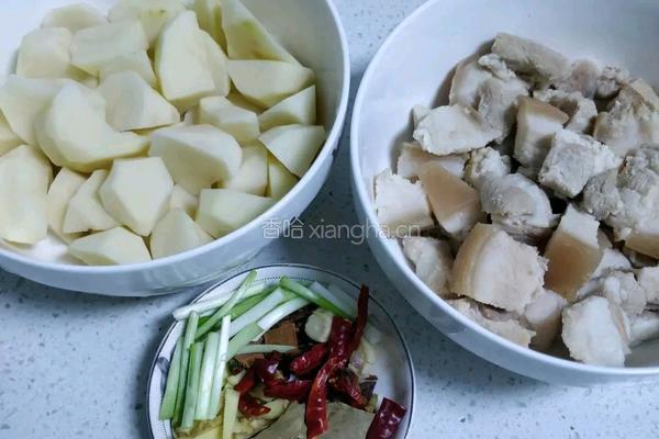 红烧肉土豆的做法图解1
