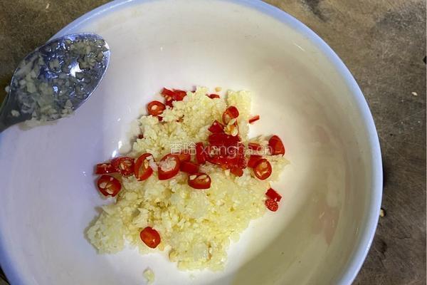 蒜蓉蒸河粉的做法图解1