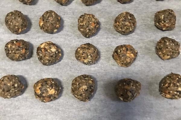 酥皮伍仁月饼的做法图解3