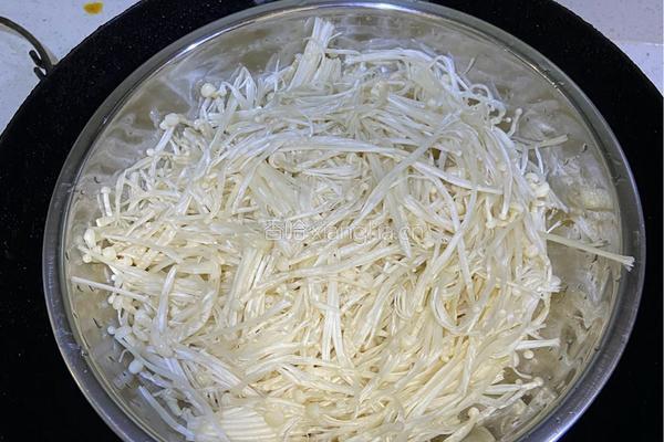 蒜蓉蒸金针菇的做法图解3