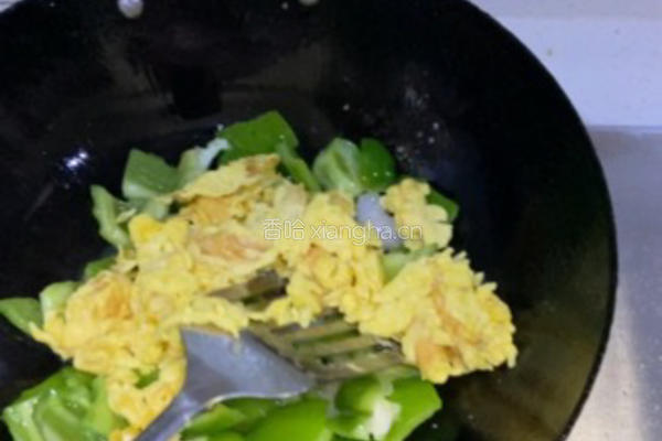 菜椒虾仁炒鸡蛋的做法图解7