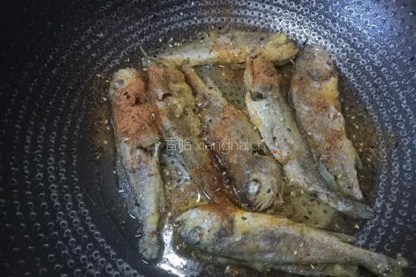 油炸（烧烤）小黄鱼的做法图解7
