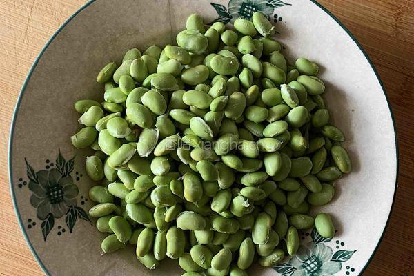 鸡腿烧毛豆的做法图解1