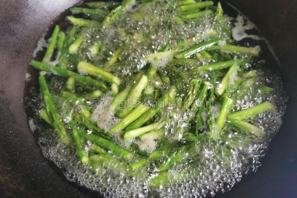 芦笋炒牛肉的做法图解3