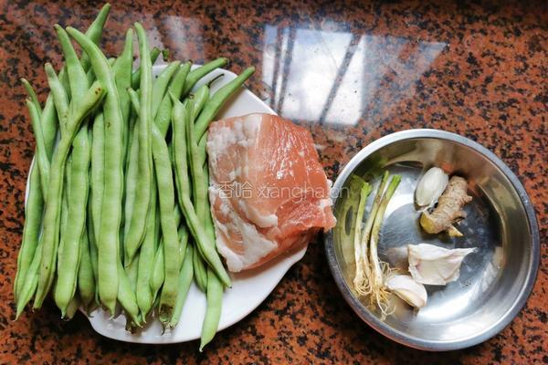 四季豆炒肉的做法图解1
